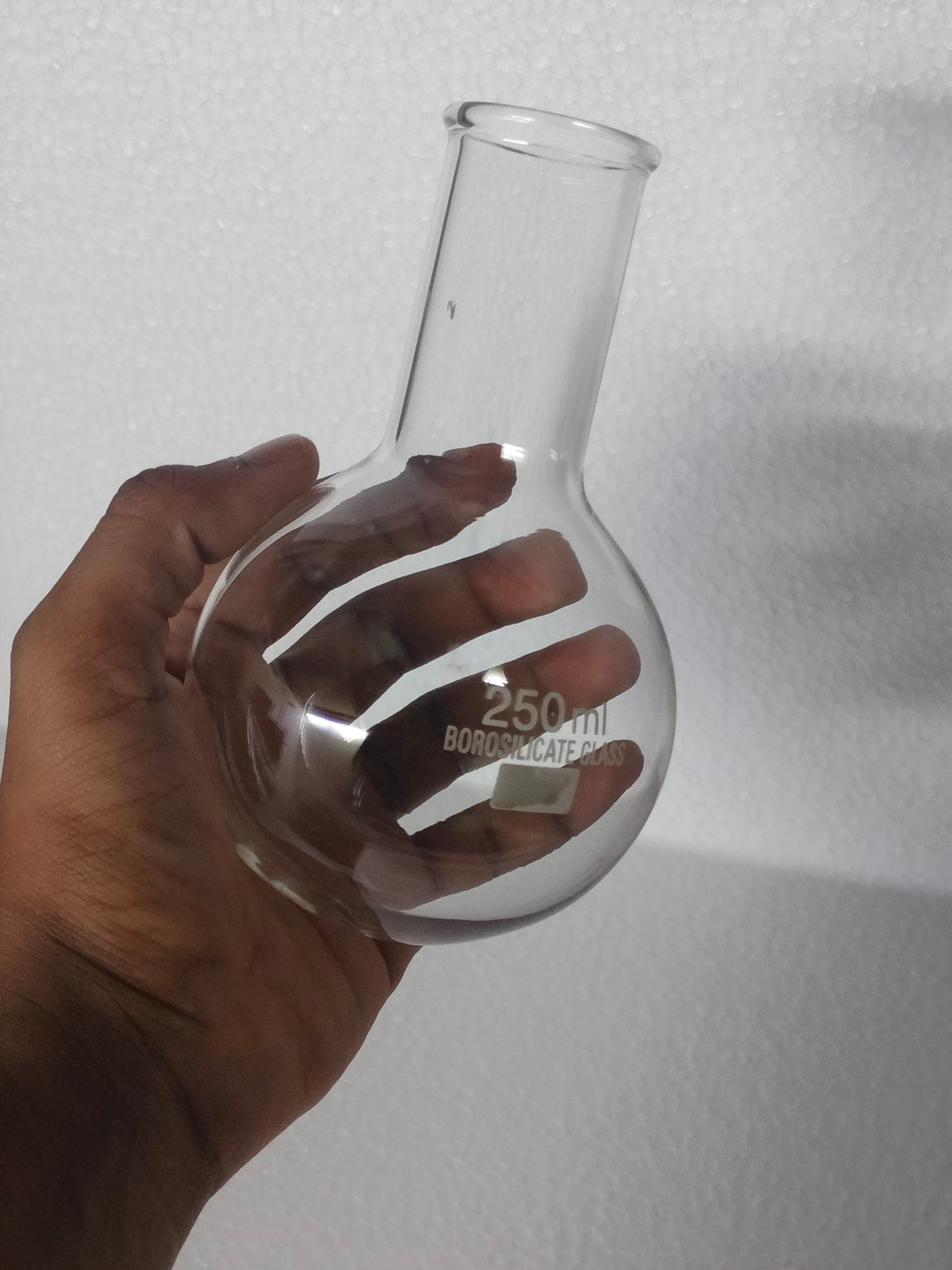 ROUND BOTTOM FLASK – BOROSILICATE GLASS