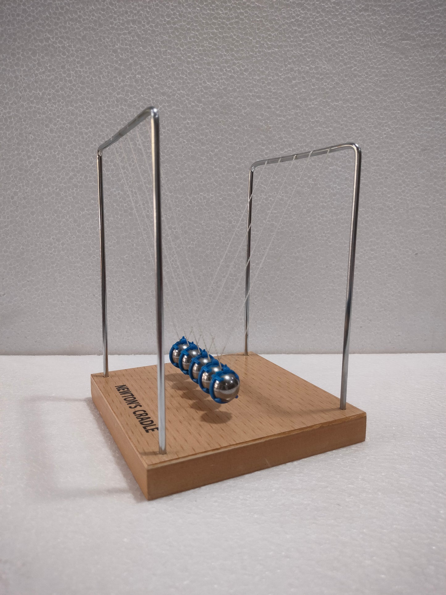 NEWTON'S CRADLE